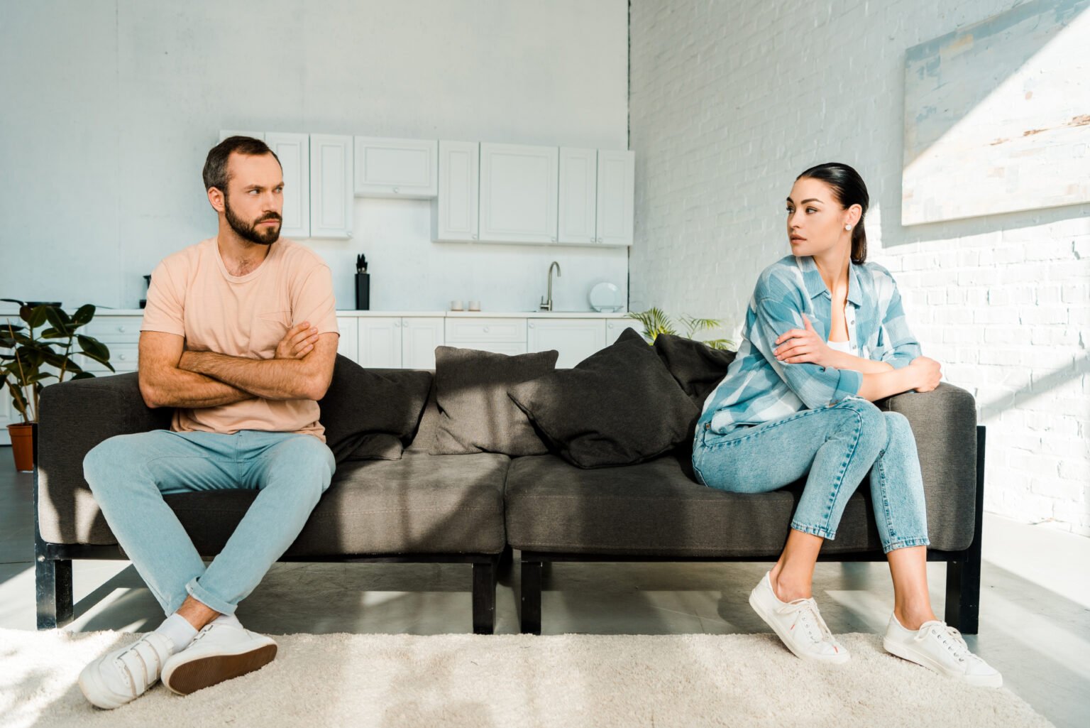 Imagen representando a una pareja teniendo una pelea por una situación repetitiva